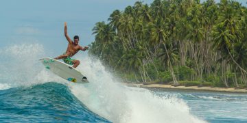 8 Pantai Kelas Dunia di Indonesia untuk Pemuja Surfing