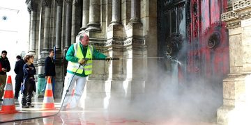 Mengapa Turis Mancanegara Berprilaku Buruk?