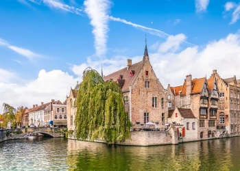 Kota Tua di Belgia Ini Mulai Hati-Hati dengan Wisatawan Berulah